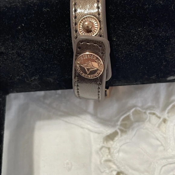 BCBG Generation Bracelet True Love Heart Pink Rose Gold Cuff Excellent condition - Picture 5 of 7